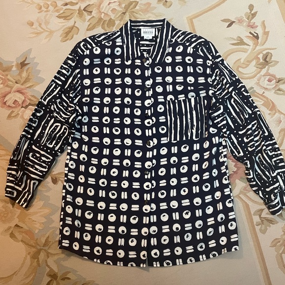 Fun navy-black and off white button down blouse by Leslie Fay size 12 - Picture 3 of 7